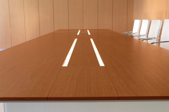 Uni sto za sastanke